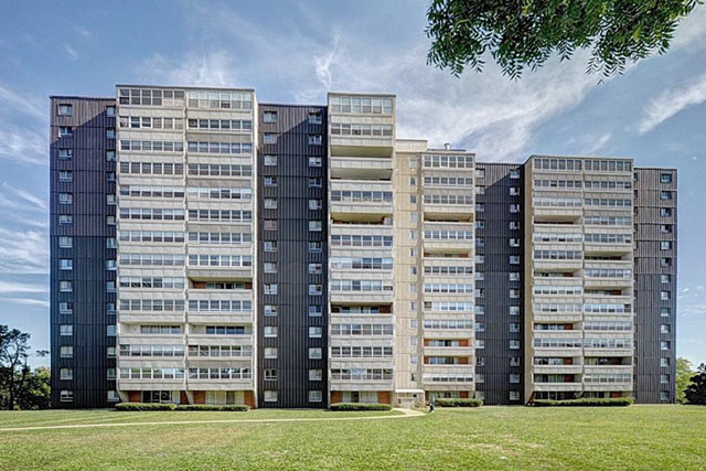 Bluevale Tower Condominiums at 225 Harvard Place, Waterloo